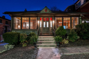 Henry House - Lake Suite - An Arrivals Stay